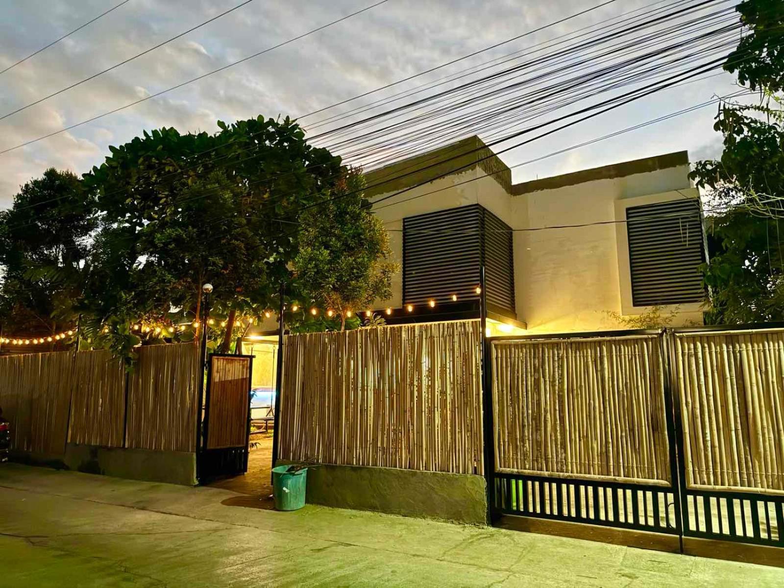 Goofy Ants Hostel プエルト・プリンセサ エクステリア 写真