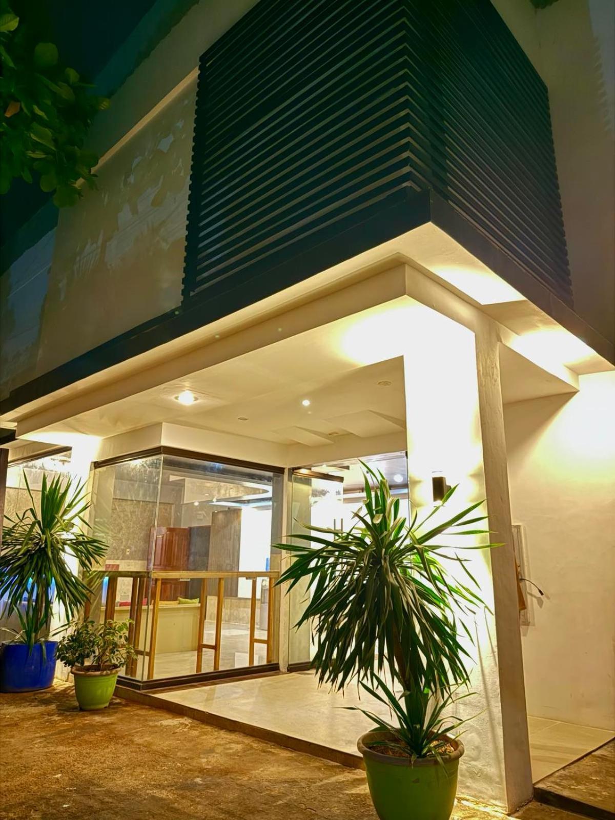 Goofy Ants Hostel プエルト・プリンセサ エクステリア 写真